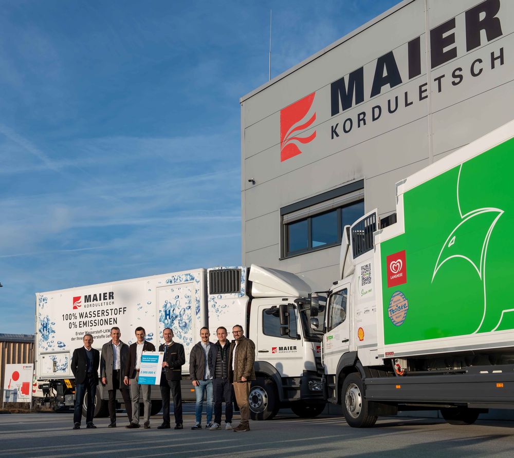 Übergabe Förderurkunde durch Staatsminister Aiwanger für die H2-Tankstelle am Logistikzentrum Pleinting